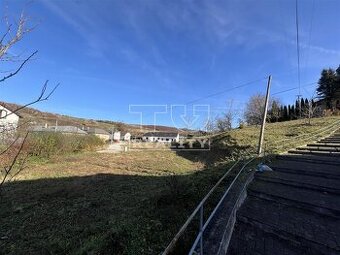 Veľký pozemok v centre obce Ďurďoš