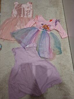 Šaty, tričko, pyžamo, tepláky 104