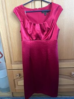 Značkové šaty Connected Appareal