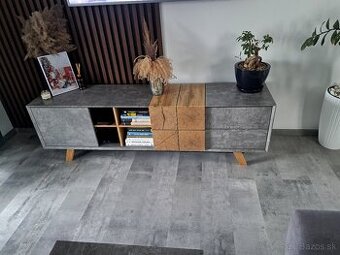 Konferenčný stolík a stôl pod TV suprava