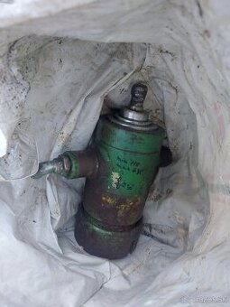 Multicar/multikar M22 mailer/hydraulický piest