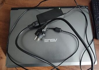 ASUS X51R na náhradne diely (zlá doska)