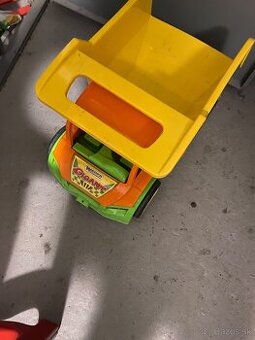 Predám plastové auto.