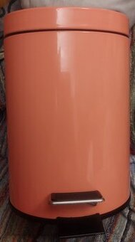 Malý nášľapný smetný kôš, nový, výška 24 CM, priemer 16 CM