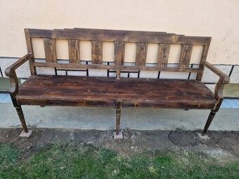 Drevené lavice po renovácii