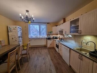 Predáme rodinný dom v centre obce Bolešov