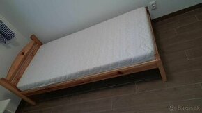 Predám drevenú postel s matracom