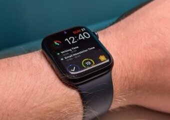 Predam Apple Watch SE, 44mm, krabicka, nabijacka.