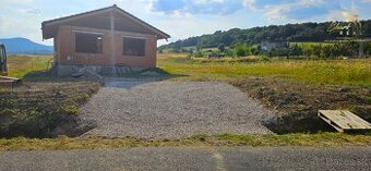 NOVÁ CENA Rozostavaný bungalov v krásnom prostredí