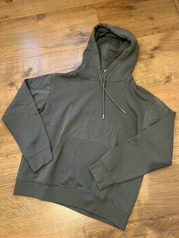 Kakizelená mikina s kapucňou