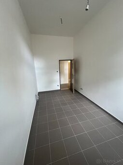 Obchodný priestor na prízemí - 1