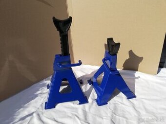 podstavec podpera pod auto