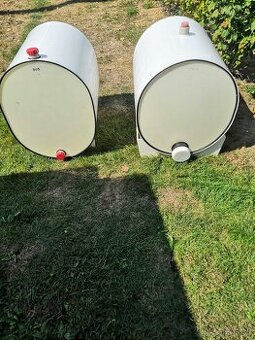 Plastovy sud na vino 300L.