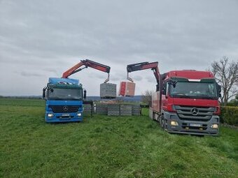 Autodoprava s hydraulickou rukou