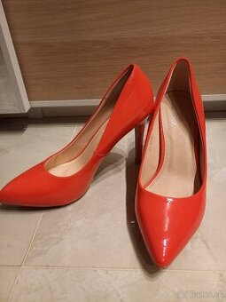 Lakované červené lodičky 40