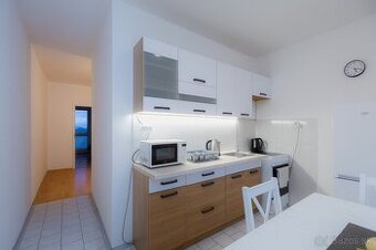 Na prenájom kompletne zariadený 2-izbový byt na sídlisku Bre