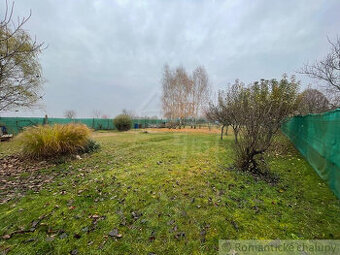 Priestranný 16 árový pozemok na polosamote len 5 km od Nov