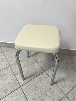 Stolček/malá taburetka XXXLutz