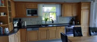 Kuchyně ze světlého dubu se spotřebiči,6527