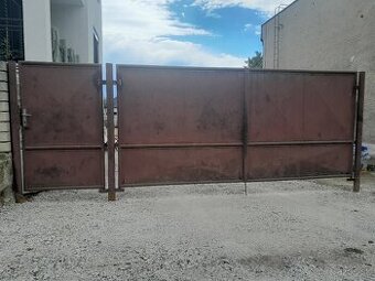 Brána s bráničkou