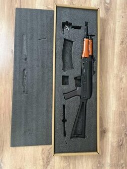 Airsoft zbraň AKS74U s príslušenstvom