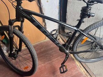 TREK - M