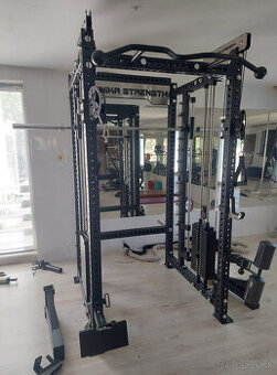 HALF RACK s PROTISMERNÝMI KLADKAMI+MULTIPPRESS