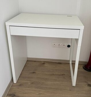 Písací stôl Micke (Ikea)
