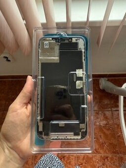 iPhone 12 Pro Max display a sklo