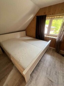 Manželská postel + matrace + stolík - 1