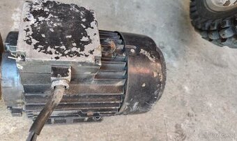 Motor na 380V ,3kW-2800 otáčok patkovy