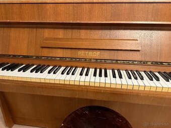Piano Petrof