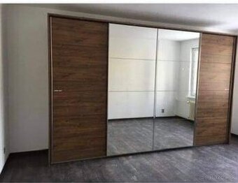 Velka satnikova skrina v demonte