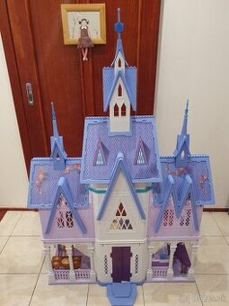 Domček pre bábiky so svietiacim výťahom a príslušenstvom