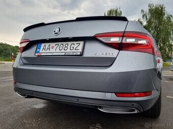SKODA SUPERB MK3 spoiler kridlo lipko na kufor na hranu