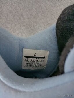 Jordan 4 Retro University Blue