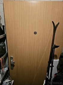 Predám nepoužívane vchodové dvere vratane kovania - 1