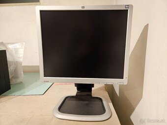 LCD monitor z obrazkov