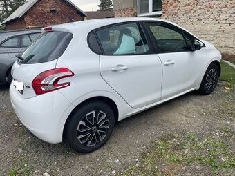 Peugeot 208 1.0i, r.2015, klima