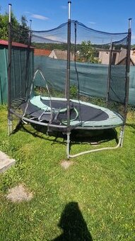 Darujem trampolinu