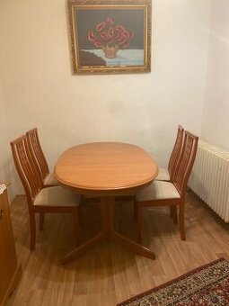 Stôl+4 stoličky,komoda a vitrína