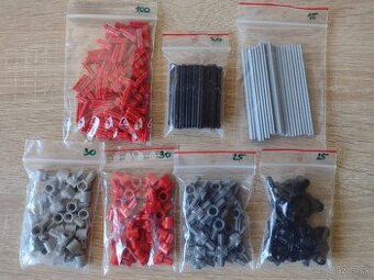 Lego Technic konektory, piny a osky