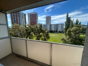 VEĽKÝ 2-izbový BYT NA PREDAJ