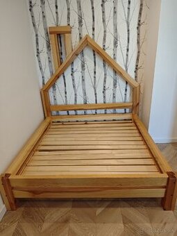 Detská masívna posteľ s matracom