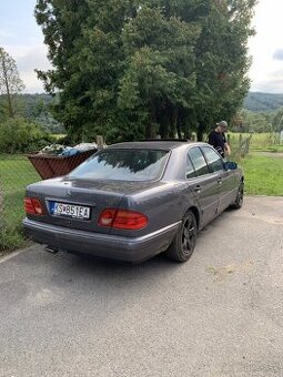 Mercedes W210 E230 – Drift ready, ideál na winterbeater