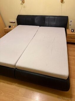 Polohovacia posteľ s úložným priestorom