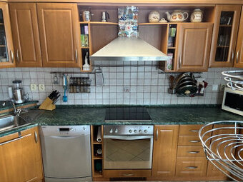 Nerezový kuchynský digestor