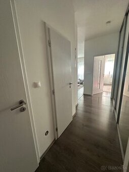 Moderný 2 izbový byt so záhradou