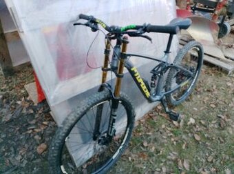 Horský bicikel celoodpruzeny.