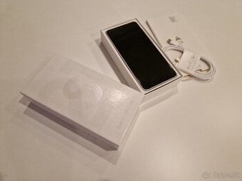 Samsung Galaxy S21 FE 5G 128GB biely – top stav, komplet bal